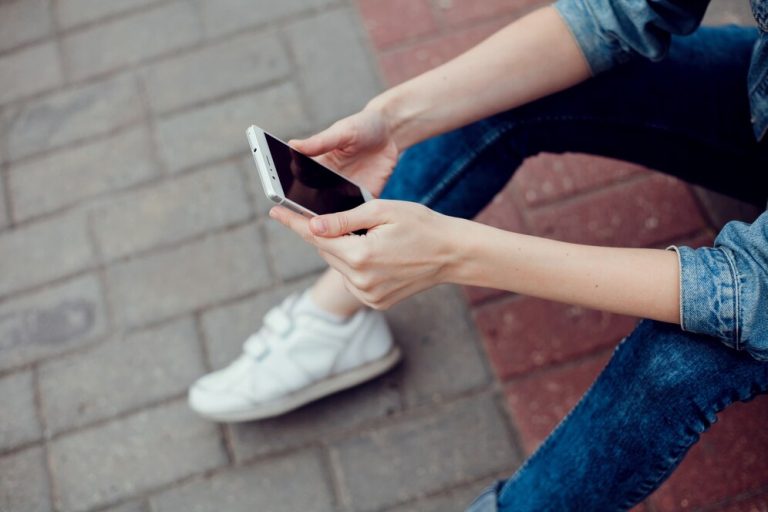 korzystanie z aplikacji uber eats